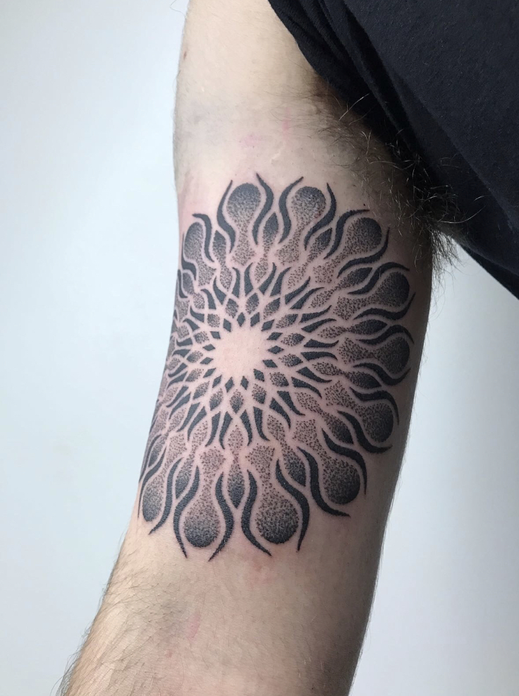 tatuaje-geometrico-en-pamplona11